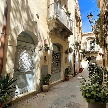 Ortigia Maam Syrakus